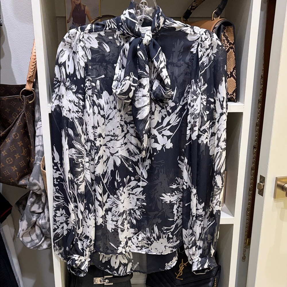 Equipment Navy and White Women’s Floral Sheer Chiffon Blouse. SZ XXS.
